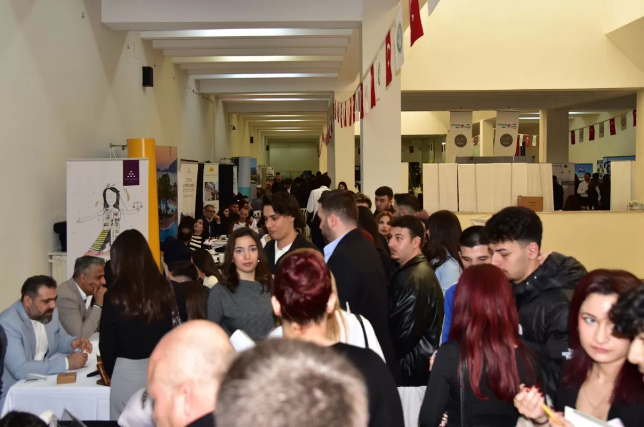 Balıkesir Üniversitesi'nde 17. Geleneksel Kariyer Buluşması