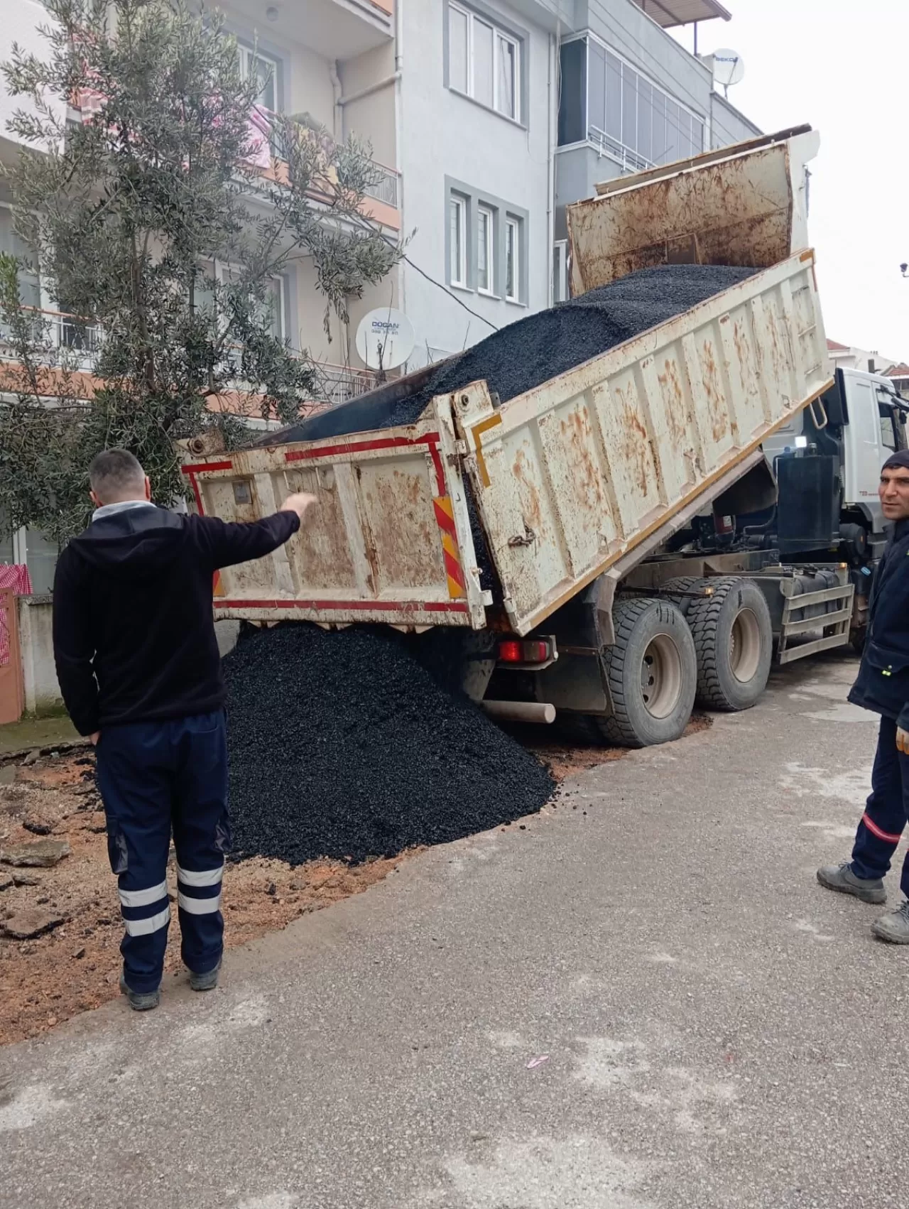 Karesi Belediyesi Asfalt Onarım Çalışmalarını Yoğunlaştırdı