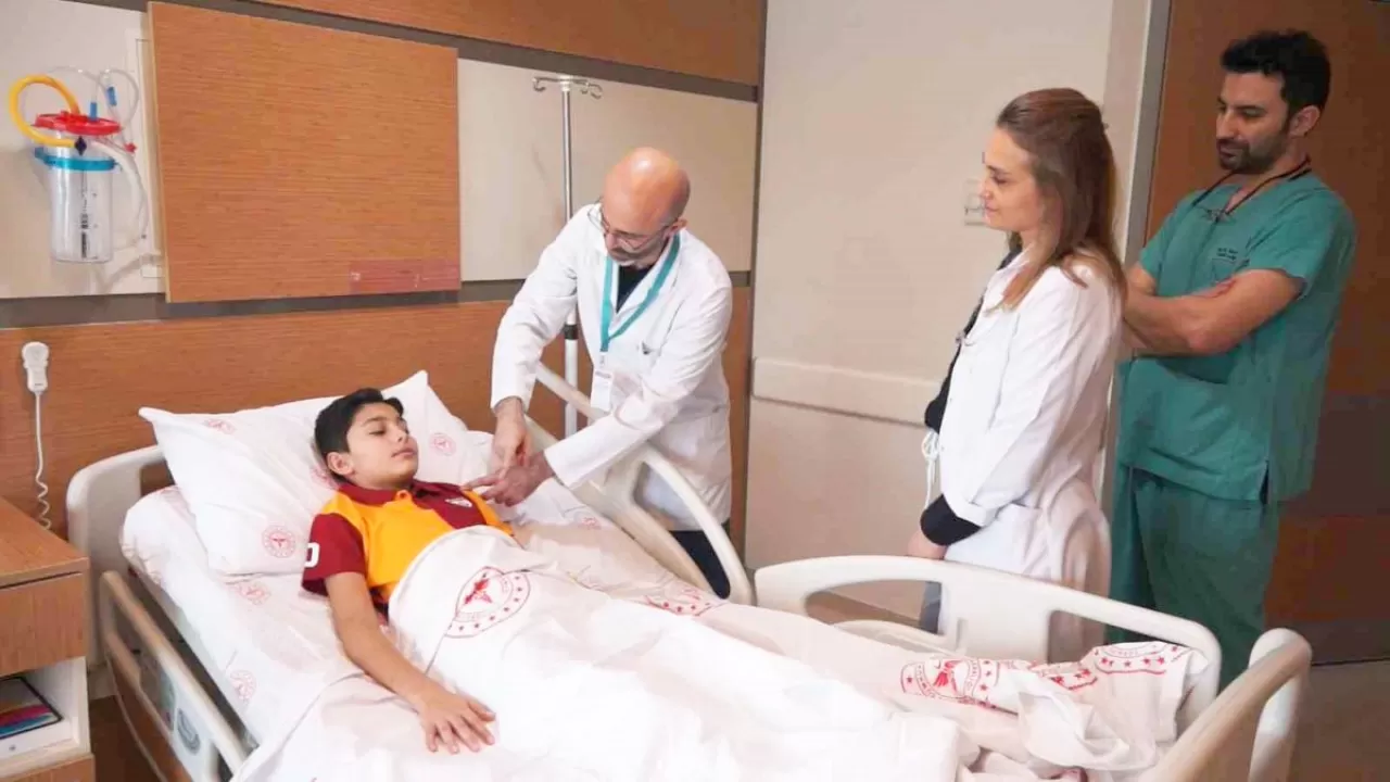 Balıkesir'de Tıp Tarihine Geçen İlk: Çocuk Hastada Anjiyo ile Anevrizma Tedavisi