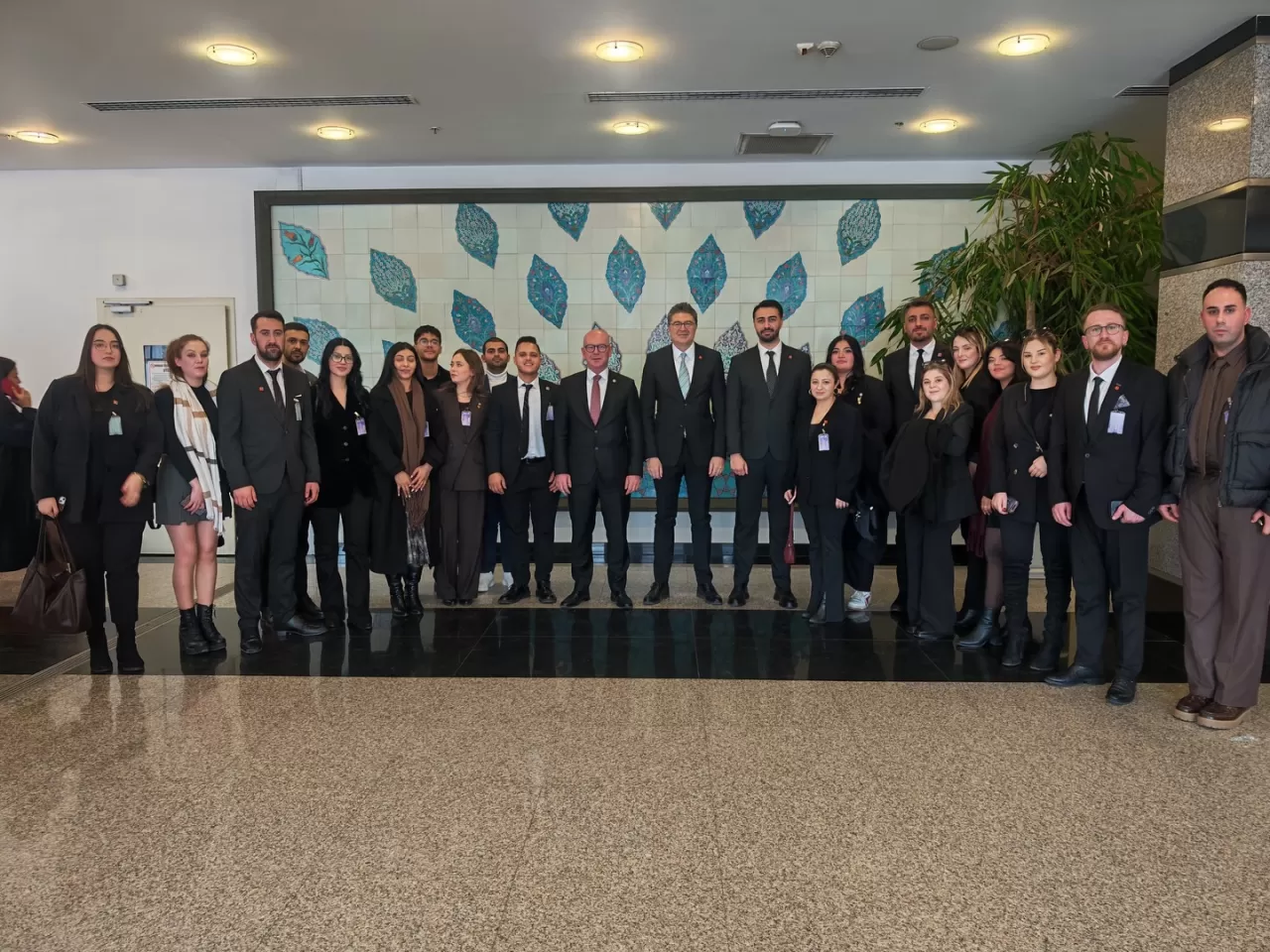 Ensar Aytekin'den TBMM'de Anlamlı Ziyaret