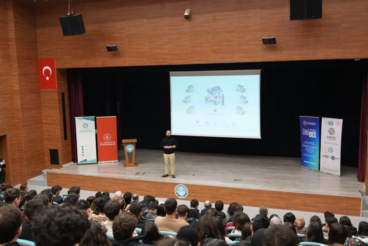 ÜNİDES Kariyer Pusulası Programı Gençlerle Buluştu