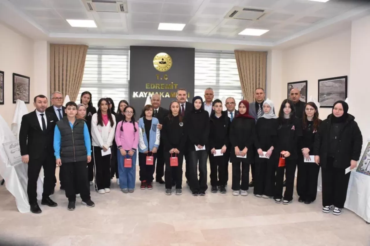 Edremit'te Hz. Muhammed'in Doğum Yıldönümü Anısına Hat ve Tezhip Yarışması Düzenlendi