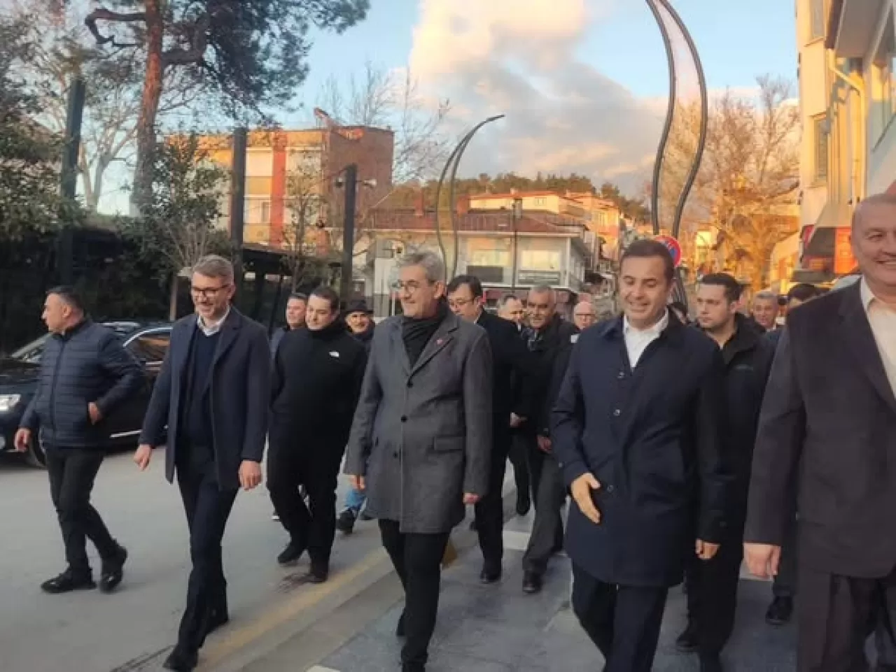 CHP'li Akın, Bigadiç'te İftar Öncesi Vatandaş ve Esnaf Ziyaretleri Gerçekleştirdi