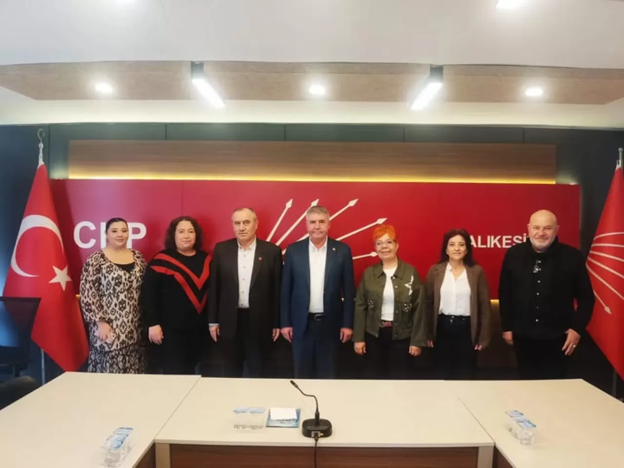 CHP Balıkesir İl Başkanlığı'na Eski Milletvekili Ziyareti