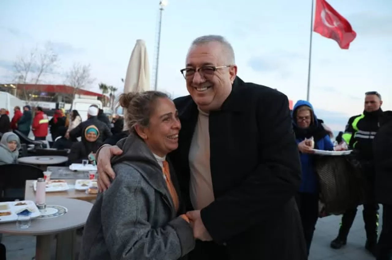 Balıkesir Edremit'te Ramazan Dayanışması: Akçay'da Gönül Sofrası Kuruldu