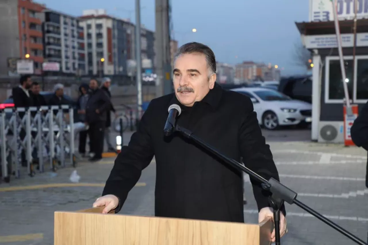 Edremit'te Geleneksel İftar Sofrasında Kaymakam ve Vatandaşlar Buluştu