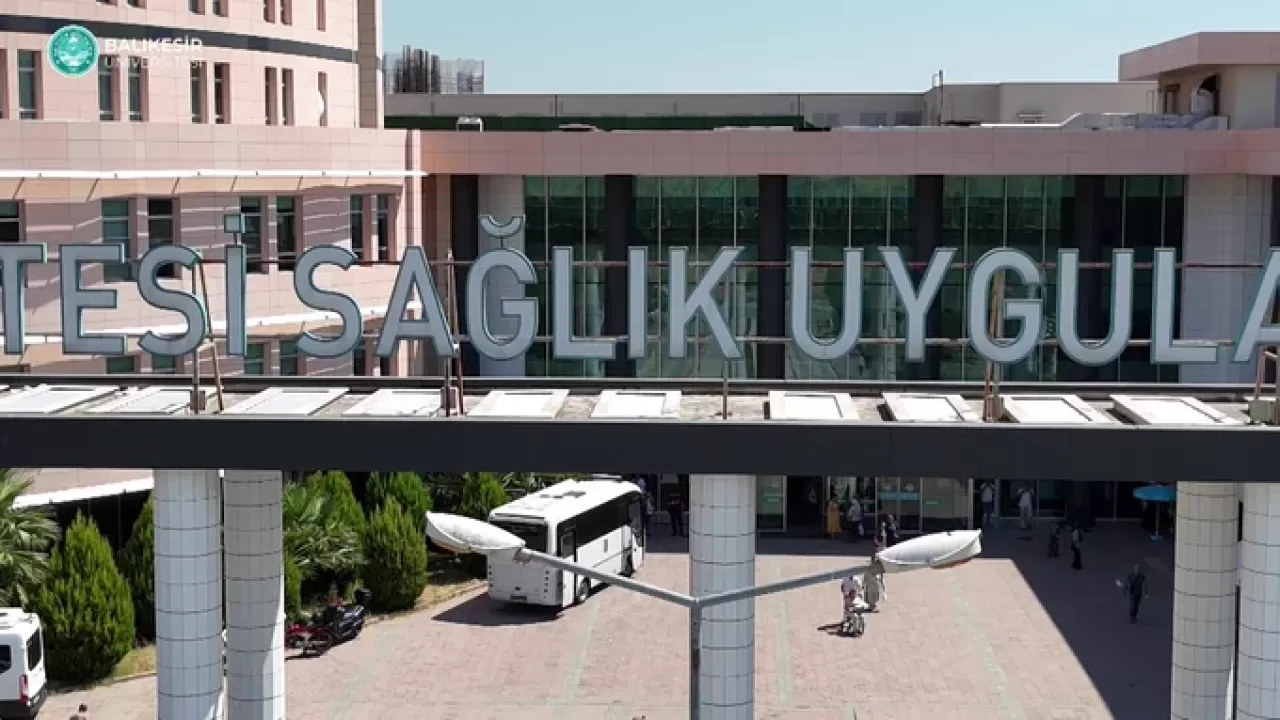 Balıkesir Üniversitesi Hastanesi'nde BAHA İşitme Cihazı Ameliyatı Gerçekleştirildi