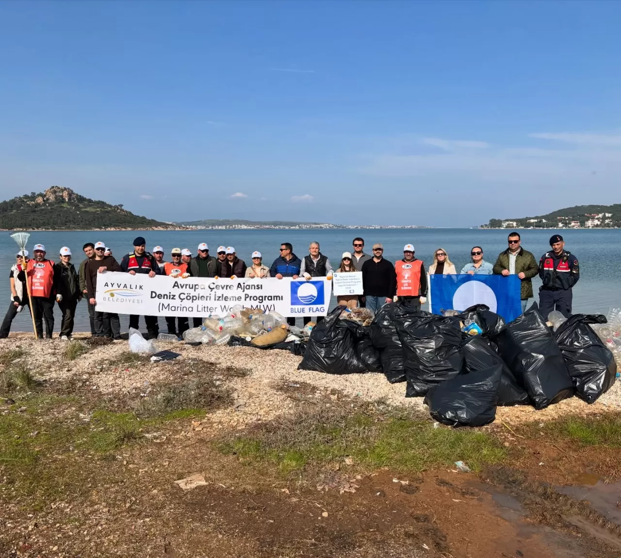 Ayvalık'ta Deniz Çöpleri İzleme ve Temizlik Çalışması Yapıldı
