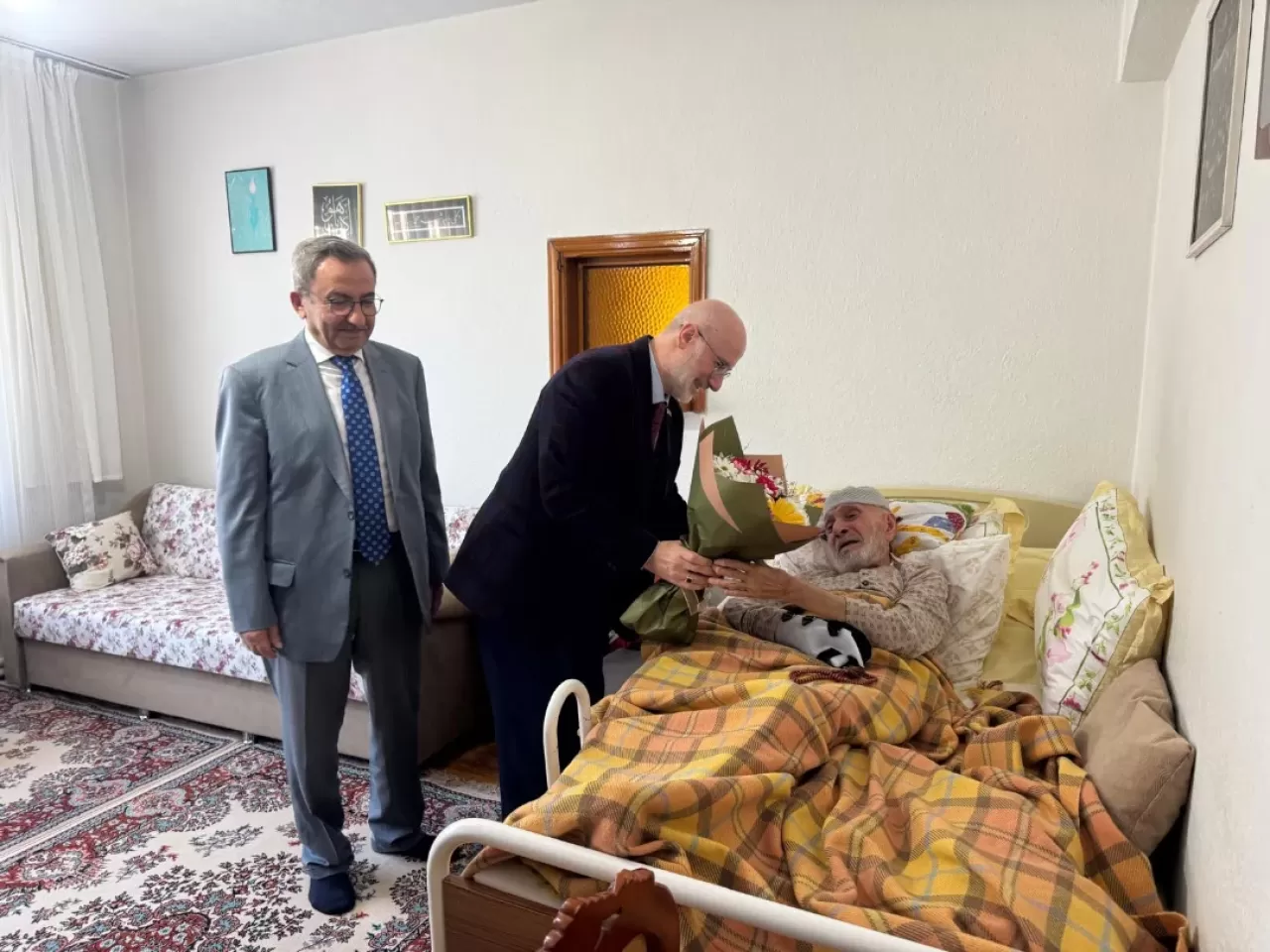 Balıkesir'de Emekli Müftü Ziyaret Edildi