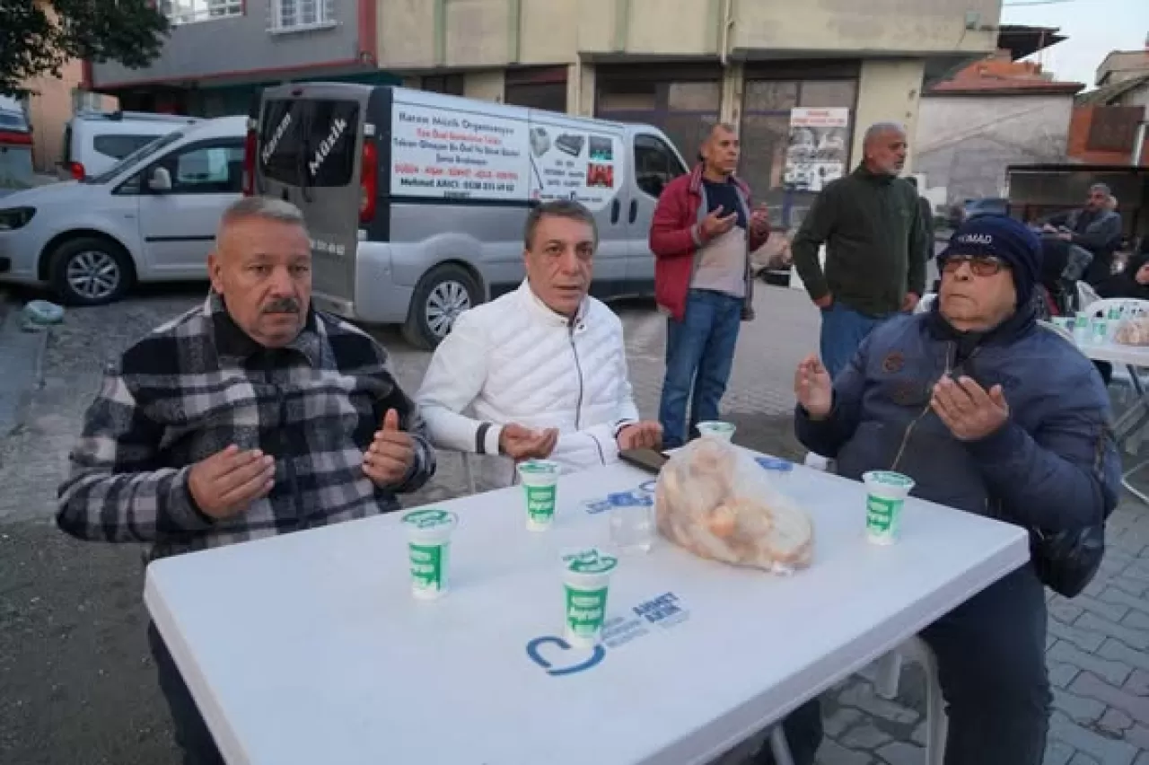 Edremit'te Mahalle İftarında Buluşma