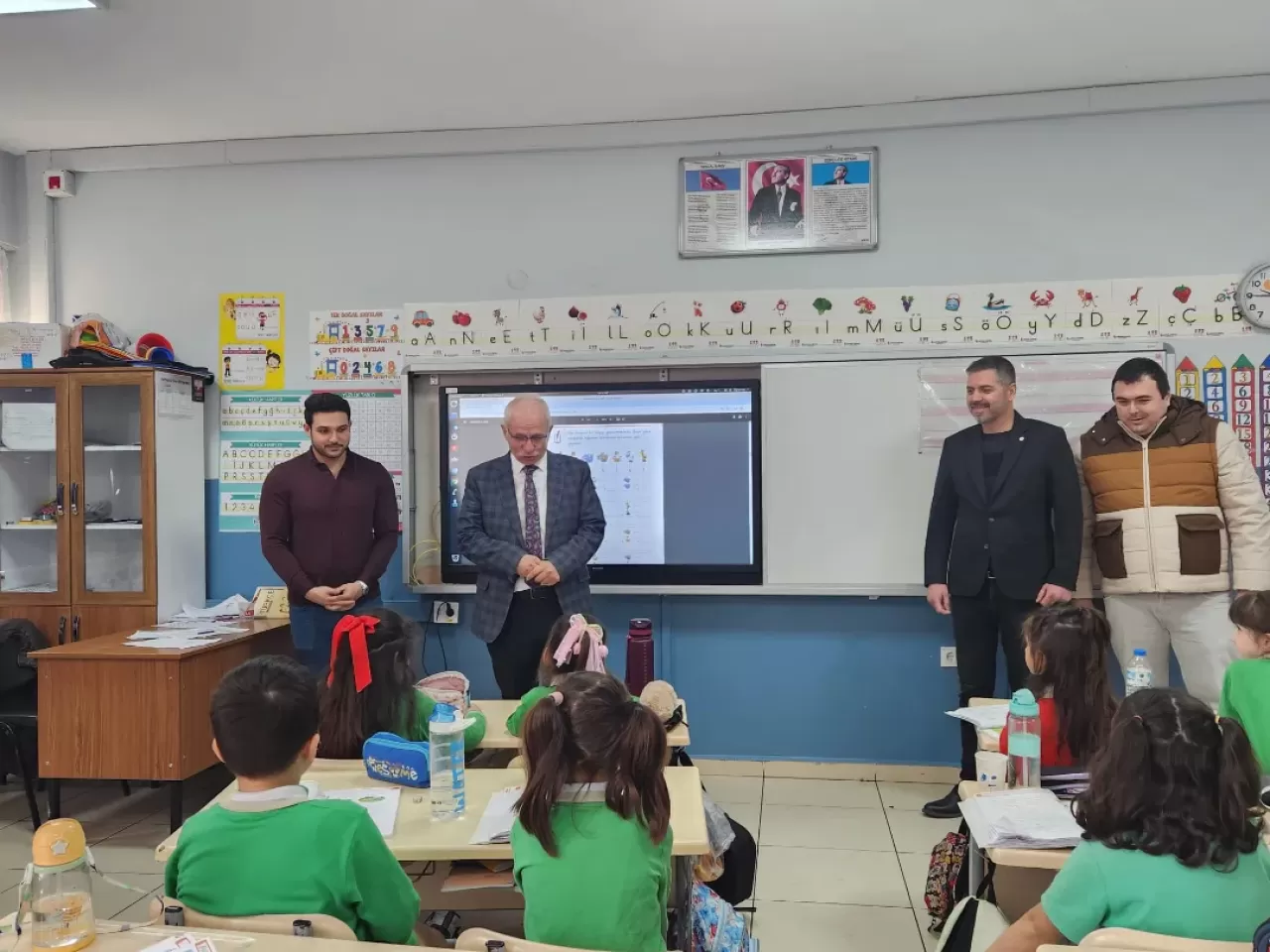 Karesi İlçe Milli Eğitim Müdürü Öğrencilerle Buluştu, Robot Yapım Atölyesi Sergisi'ni İnceledi