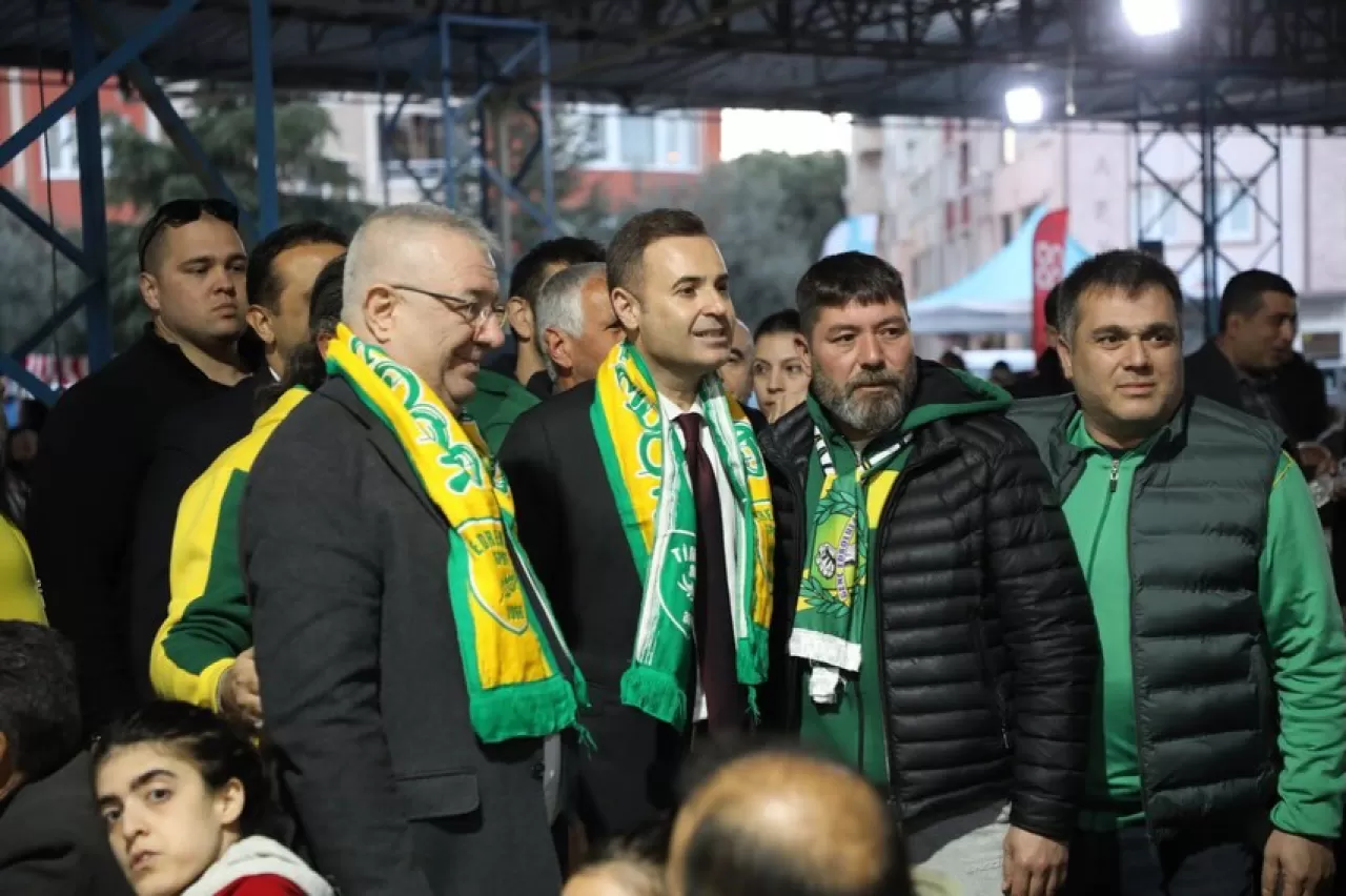 Edremitspor Yöneticileri ve Taraftarları İftarda Buluştu