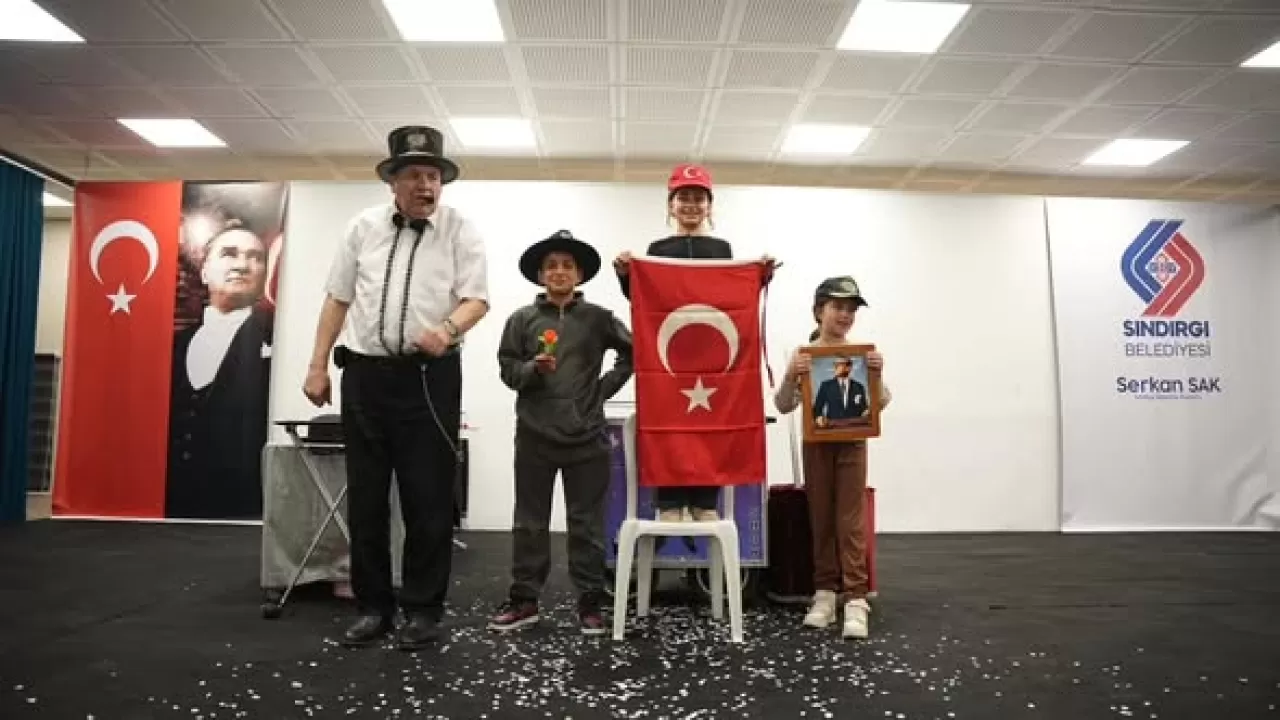 Sındırgı'da Ramazan Coşkusu Sihirbazlık Gösterisiyle Taçlandı