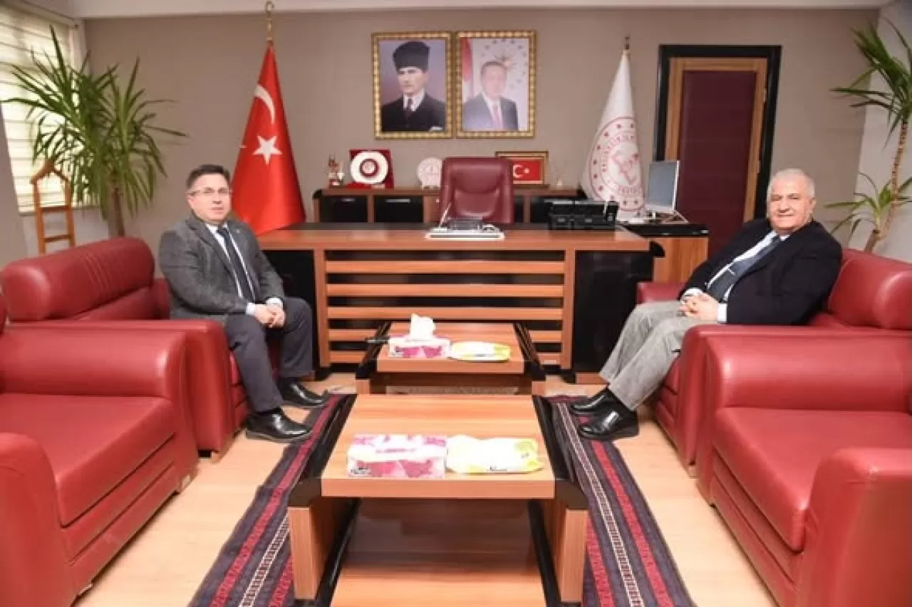 Balıkesir Üniversitesi Rektörü'nden İl Milli Eğitim Müdürlüğü'ne İş Birliği Ziyareti