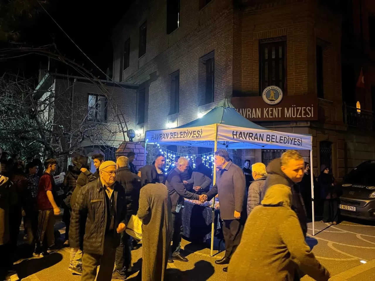 Havran'da Kadir Gecesi'nde Kandil Şekeri İkramı