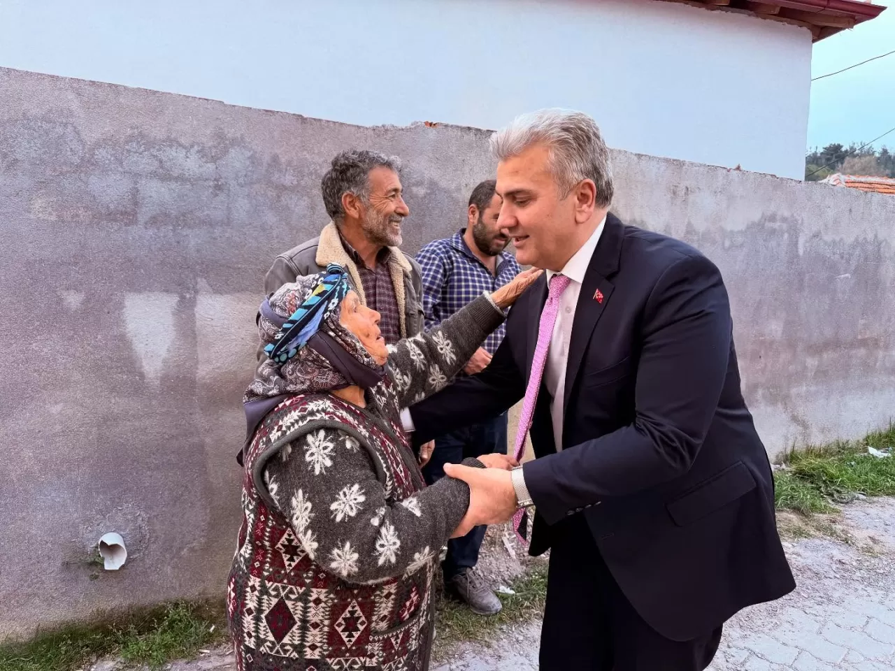 Balıkesir Milletvekili Canbey, Kazada Hayatını Kaybedenlerin Ailelerini Ziyaret Etti