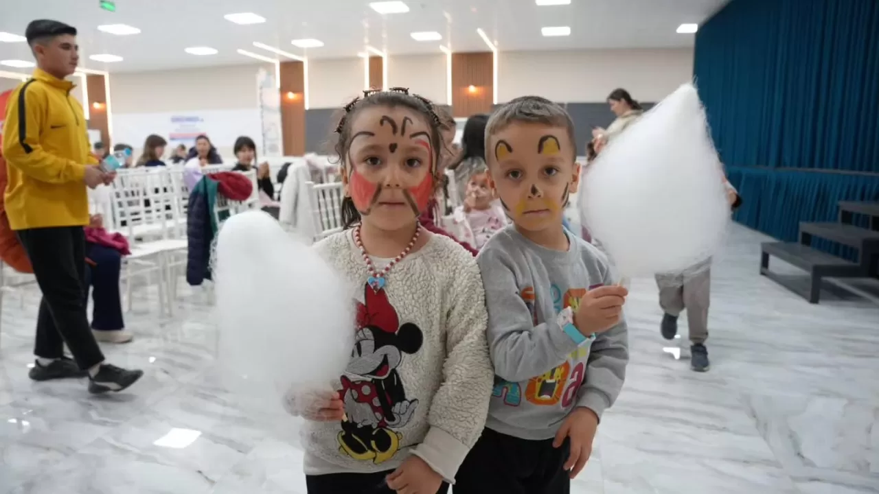 Sındırgı'da Geleneksel Ramazan Şenliği Renkli Gösterilerle Devam Ediyor