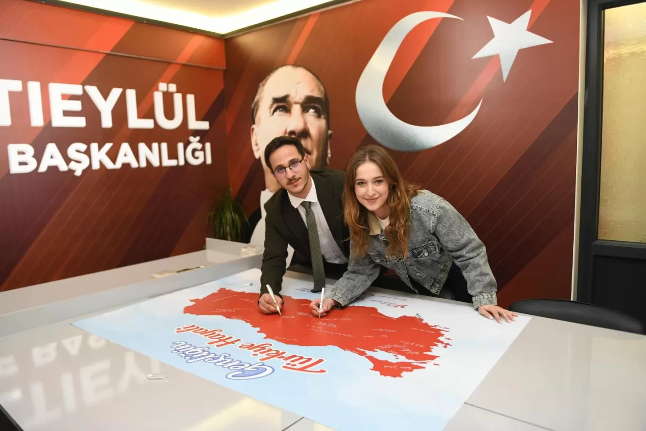 Altıeylül'de Gençler, Geleceğin Türkiye'sini Adalet ve Özgürlük Kavramlarıyla Tasarladı