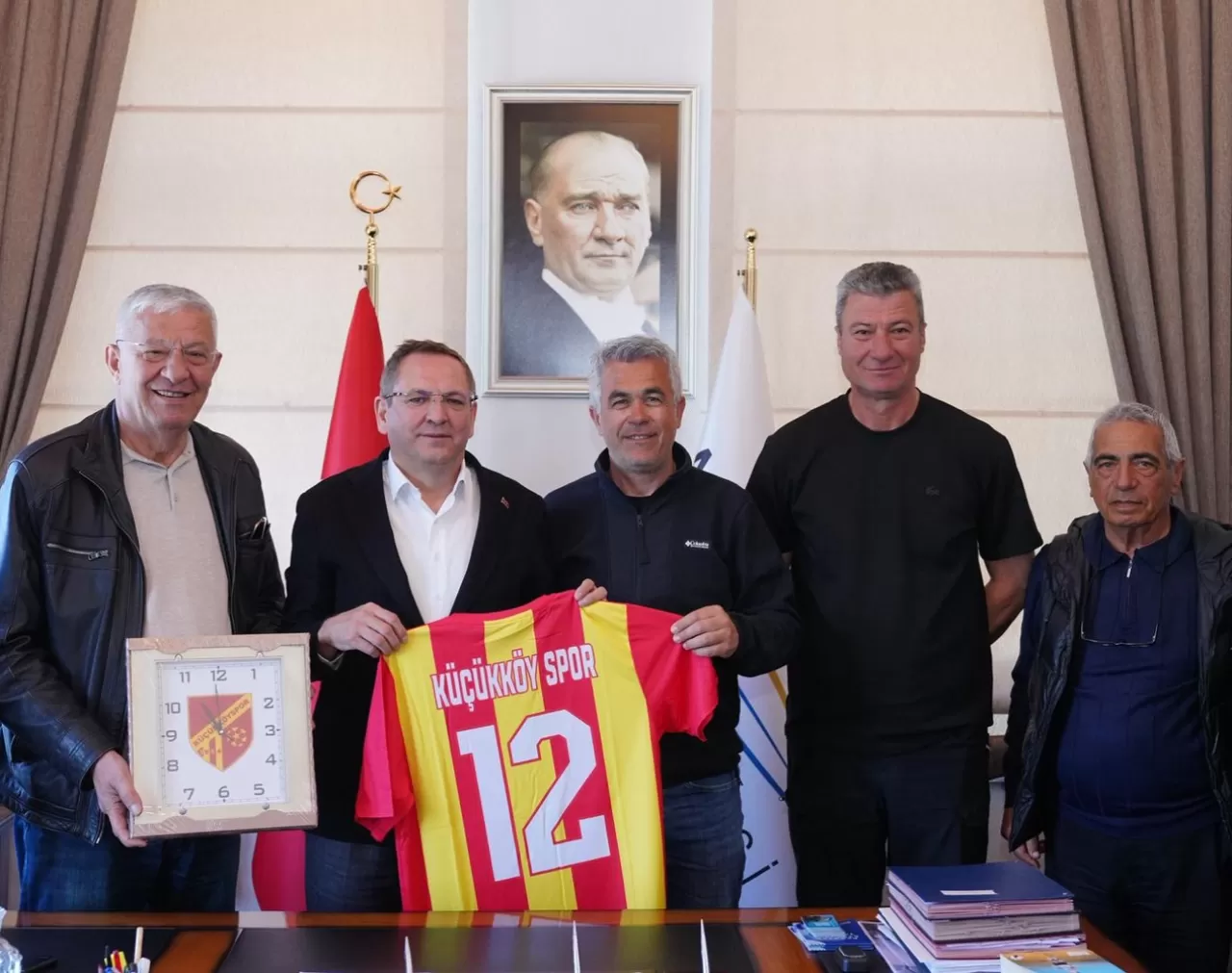 Küçükköyspor Yönetimi Ayvalık Belediyesi'ni Ziyaret Etti