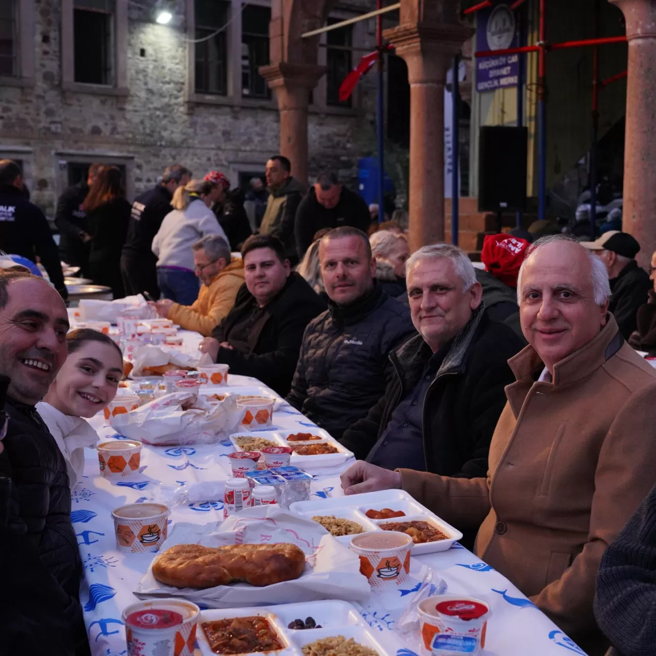 Ayvalık'ta Ramazan Sofrası Küçükköy'de Kuruldu