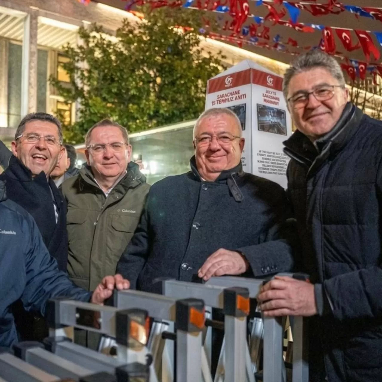 Ayvalık Belediye Başkanı Ergin'den Saraçhane'de "19 Mart" Buluşması: "Omuz Omuzayız"