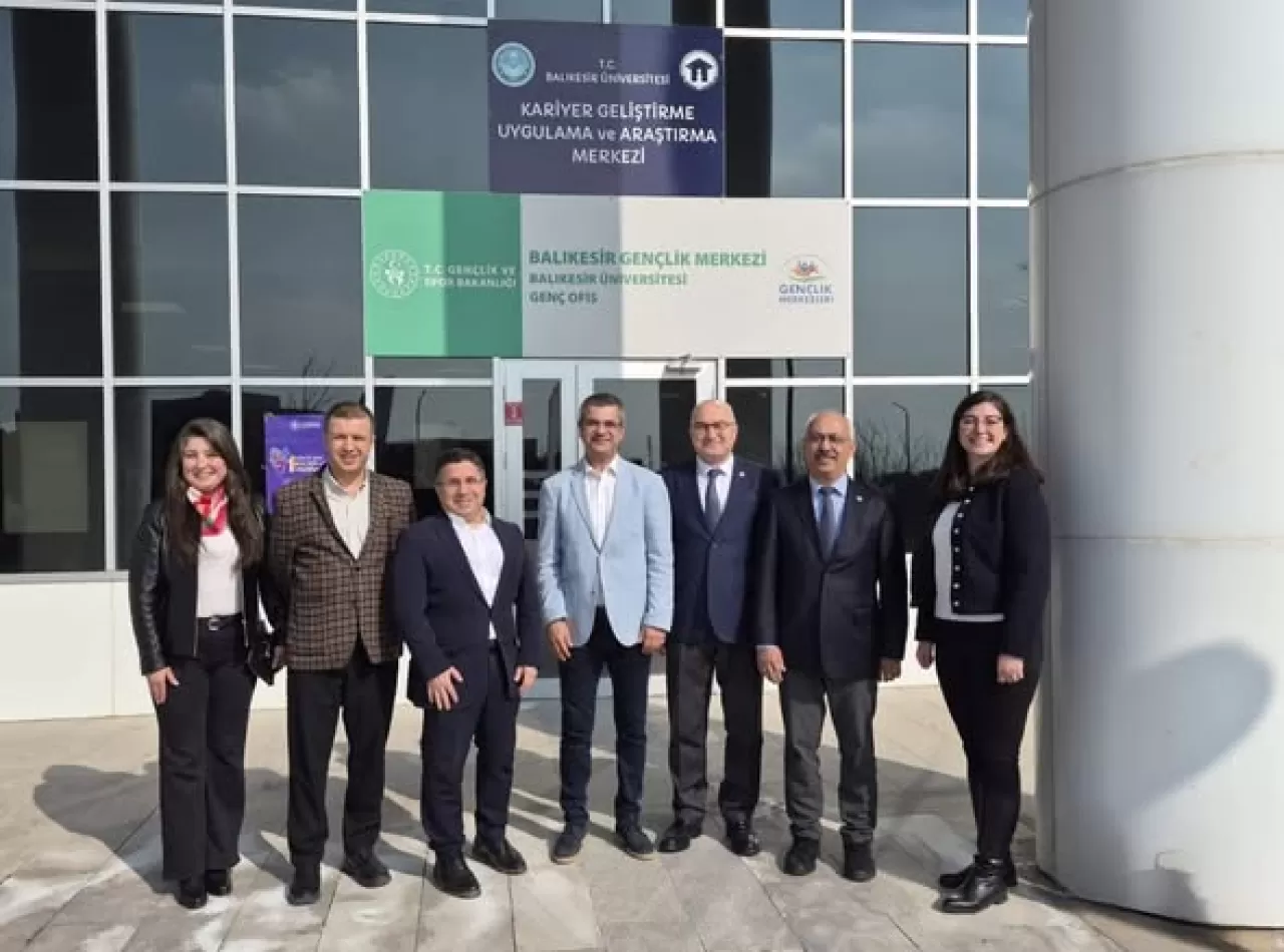 Rektör Oğurlu, BAÜN Kariyer Merkezi'nde İncelemelerde Bulundu