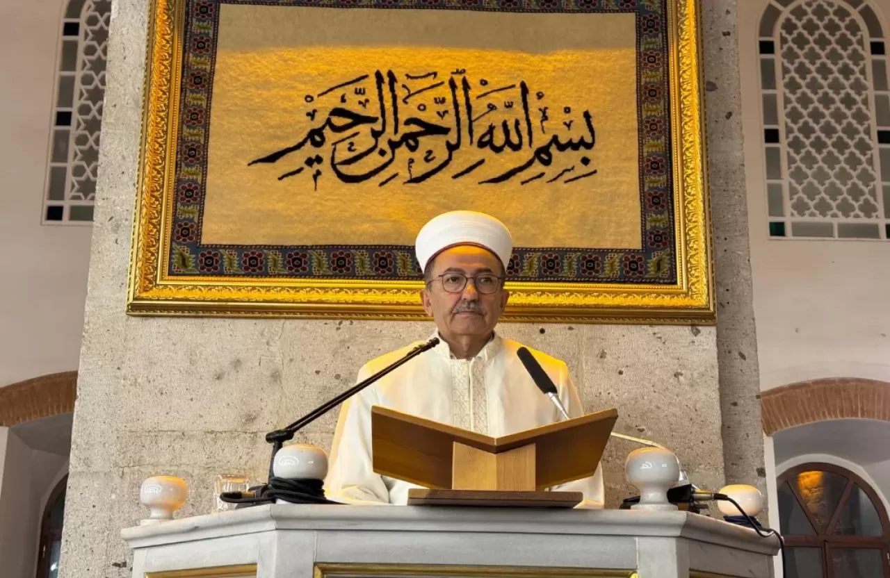 Balıkesir'de Bayram Namazı ve Türbe Ziyaretiyle Bayram Coşkusu