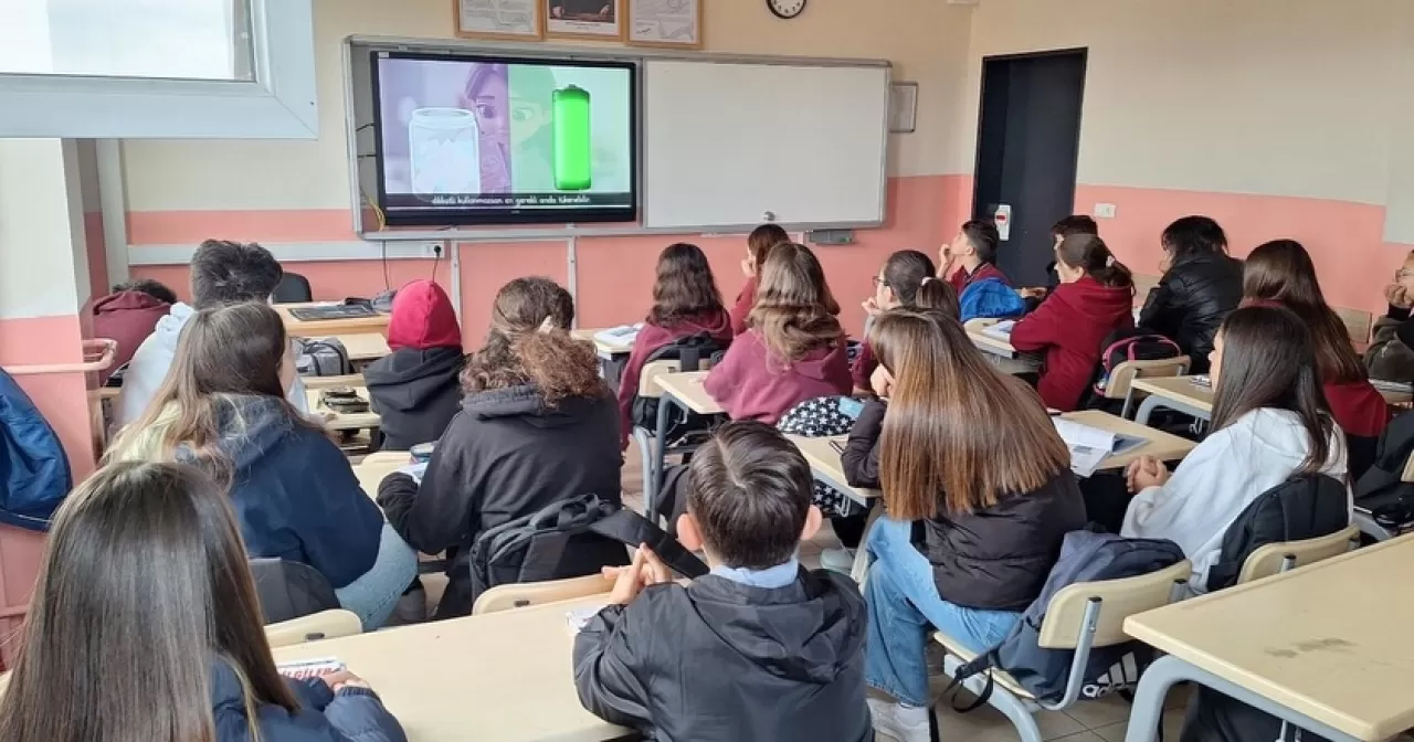 Burhaniye'de Tüm Okullarda Finansal Okuryazarlık Dersi Başladı
