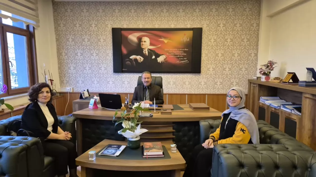 İvrindi'den İl Birinciliği: Eda BAŞCIOĞLU'nun Şiiriyle Büyük Başarı