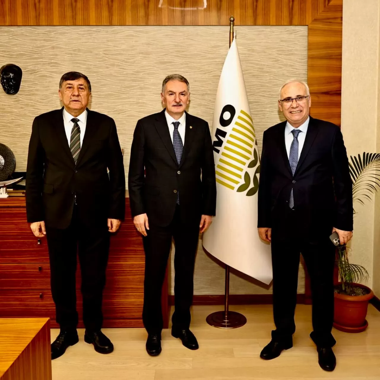 Balıkesir Ticaret Borsası Heyeti TMO Genel Müdürü'nü Ziyaret Etti