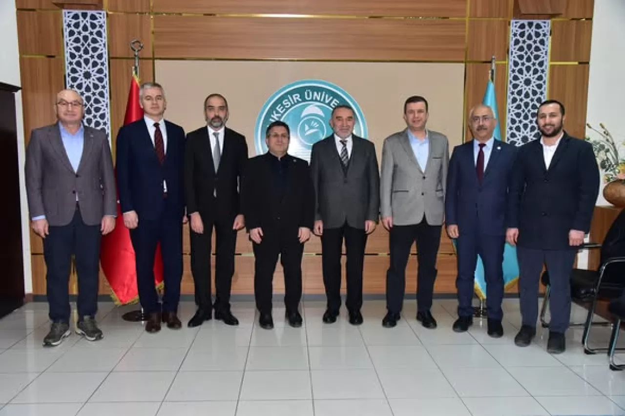 İlim Yayma Cemiyeti Heyeti, Balıkesir Üniversitesi Rektörünü Ziyaret Etti