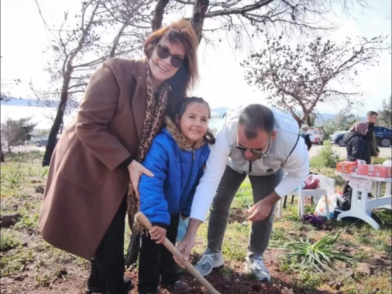 Ayvalık'ta Minik Eller, Orman Haftası'nda Toprağa 