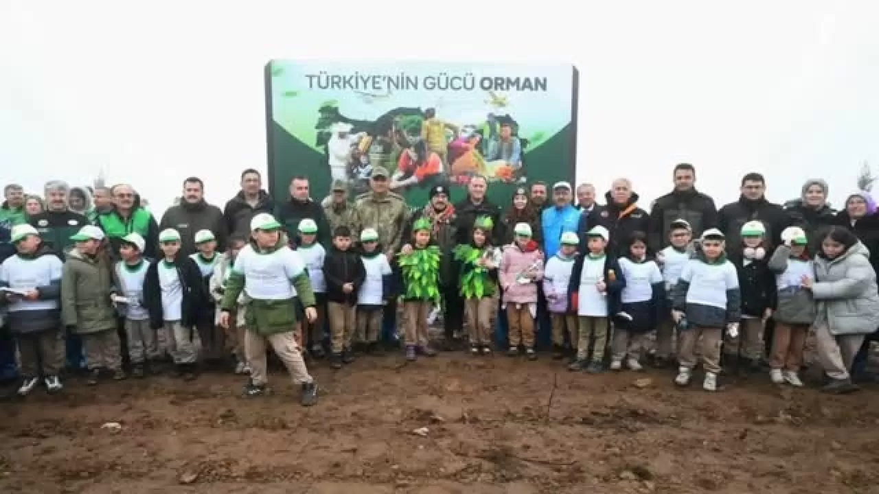 Balıkesir'de "Türkiye'nin Gücü Orman" Temalı Fidan Dikim Etkinliği