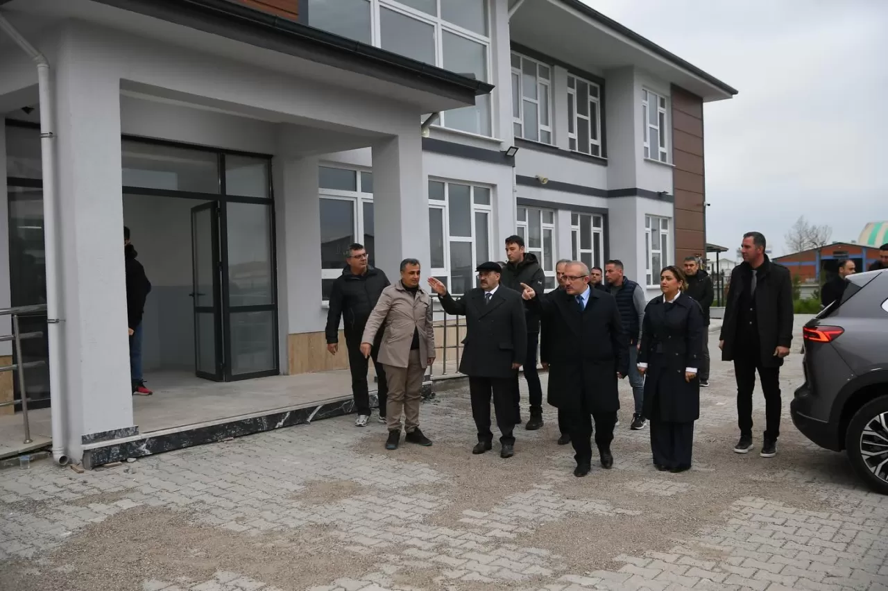 Vali Ustaoğlu, Gündüz Bakımevi İnşaatını İnceledi