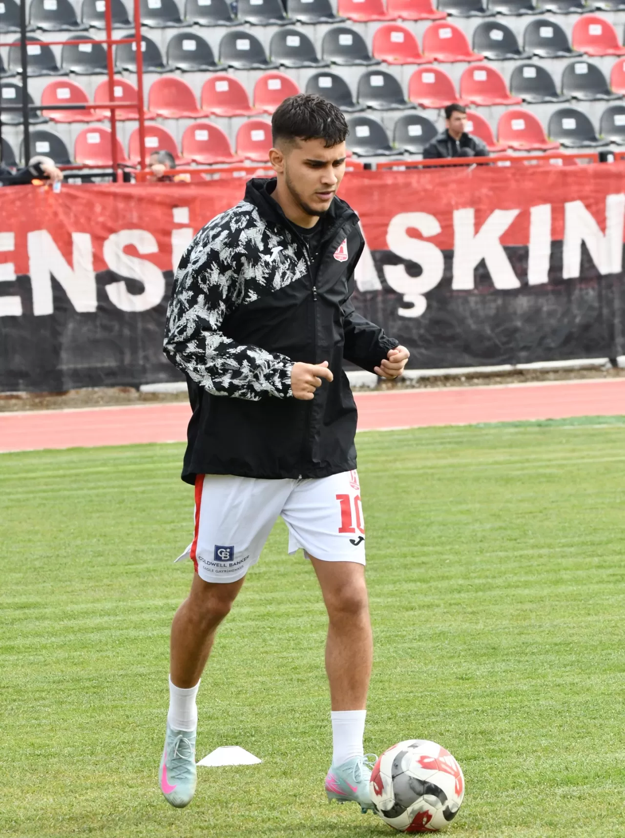 Nev Sağlık Grubu Balıkesirspor Isınıyor