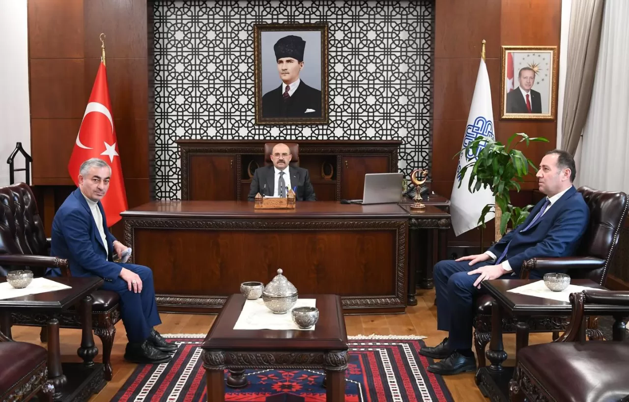 Manyas Belediye Başkanı ve Yardımcısı Vali Ustaoğlu'nu Ziyaret Etti