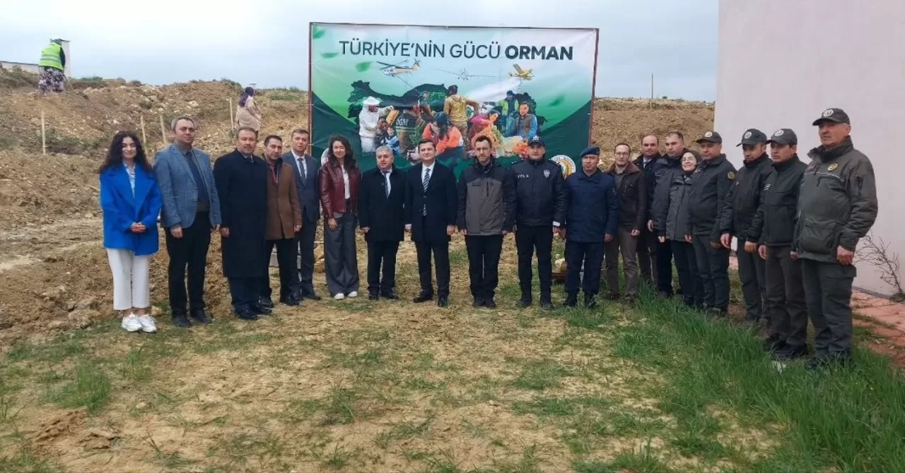 İvrindi'de Orman Haftası'nda Fidanlar Toprakla Buluştu