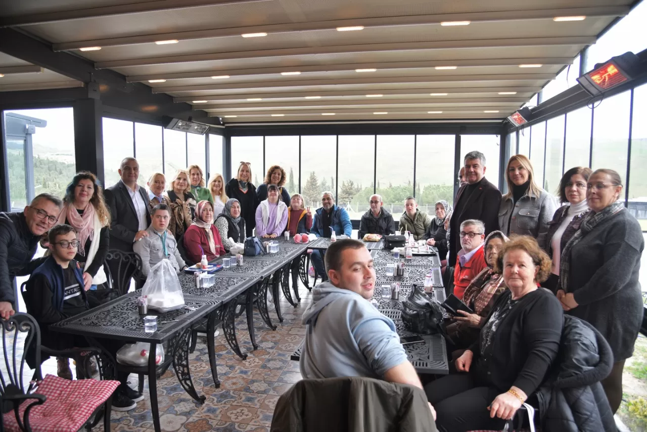 Karesi Belediye Başkanı Özel Bireyleri Doğa Parkında Ağırladı