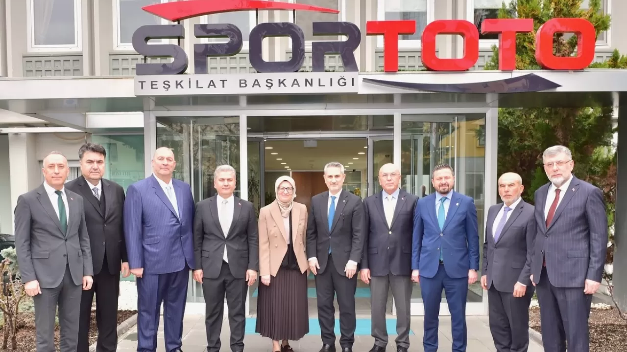 Balıkesir'e 5 İlçe İçin Spor Tesisi Müjdesi: Protokoller İmzalandı