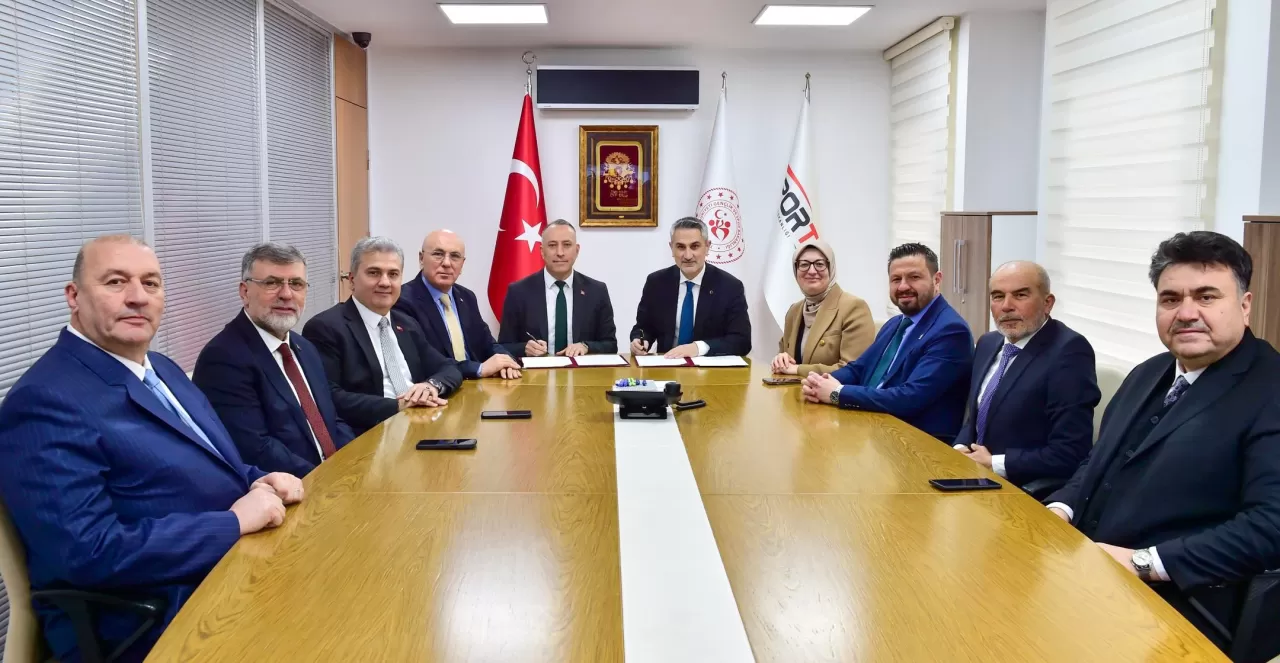 Balıkesir'e 20 Yeni Futbol Sahası ve Spor Kompleksi Geliyor