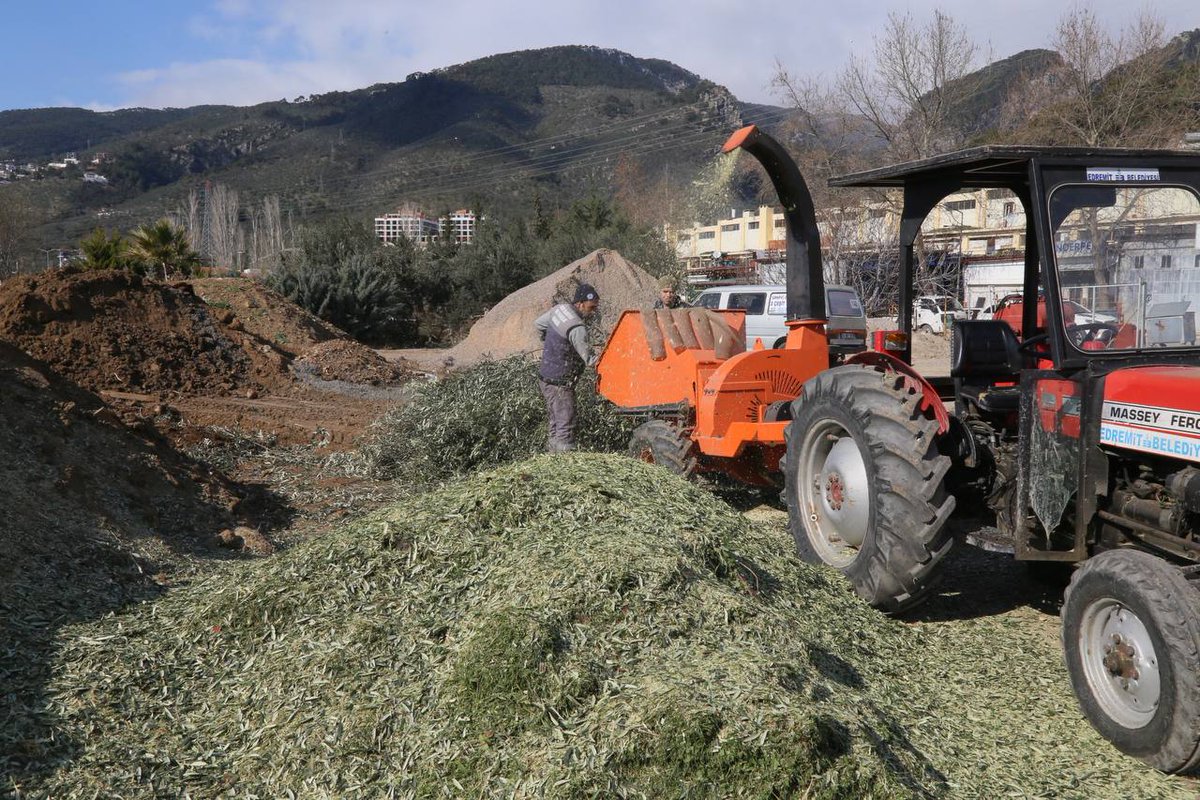 Edremit Belediyesi'nden Sürdürülebilir Tarıma Destek: Kompost Makinesi ile Organik Gübre Üretimi