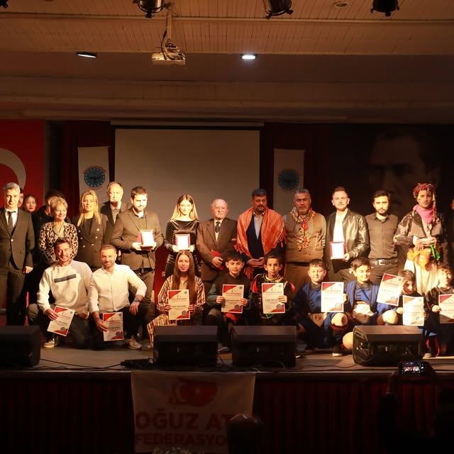 Burhaniye'de Kültürel Mirasın Yaşatıldığı Yaren Gecesi Büyük Beğeni Topladı
