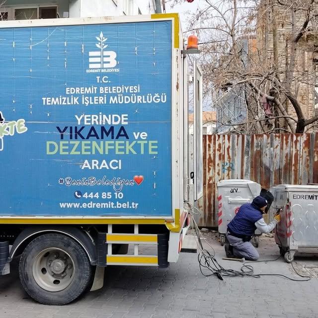 Edremit Belediyesi'nden Çöp Konteynerlerine Etaplı Bakım ve Onarım