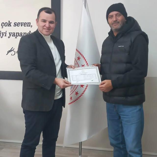 Ayvalık Halk Eğitim Merkezi'nde Diplomalar Teslim Ediliyor