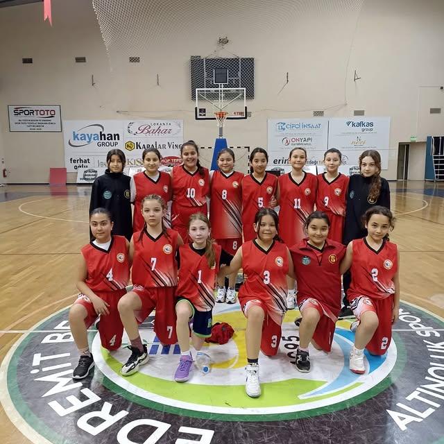 Küçük Kızlar Basketbol Takımı Fırtına Gibi Esti