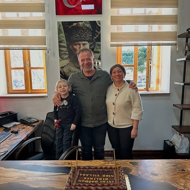Gömeç Belediye Çalışanlarından Doğum Günü Kutlaması