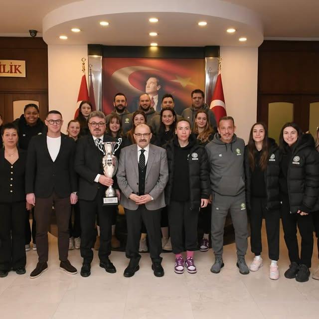Edremit Belediyesi Gürespor'dan Vali Ustaoğlu'na Anlamlı Ziyaret