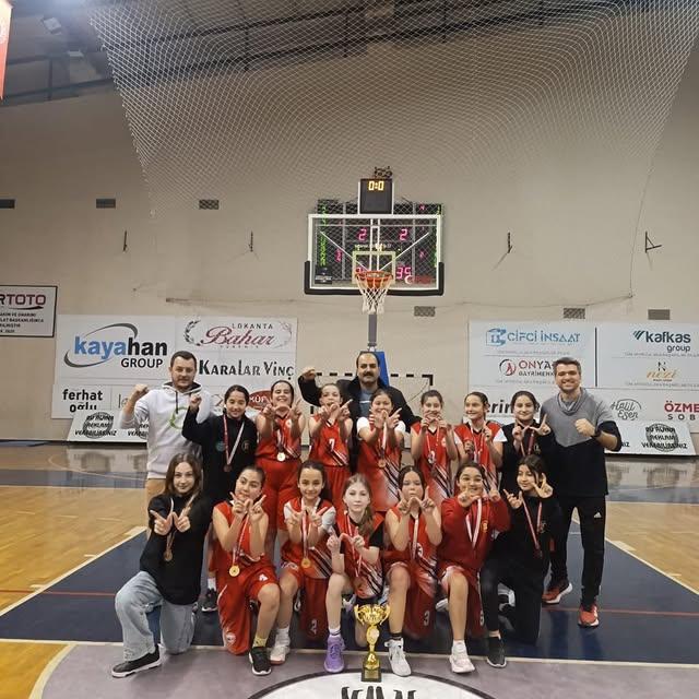 Genç Basketbolcuların Büyük Başarısı: Sekizeylül Ortaokulu Namağlup Şampiyon Oldu