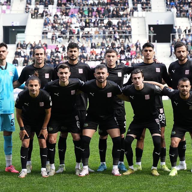 Ayvalıkgücü Belediyespor Liderlik Mücadelesinde Önemli Bir Puan Kazandı