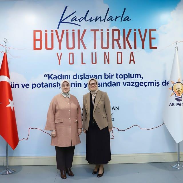 AK Parti Balıkesir Milletvekili Belgin Uygur'dan Kadın Kolları'na Ziyaret